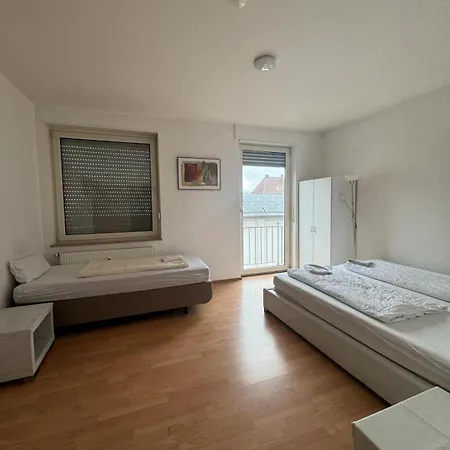 Mit 3 Schlafzimmer Apartment *